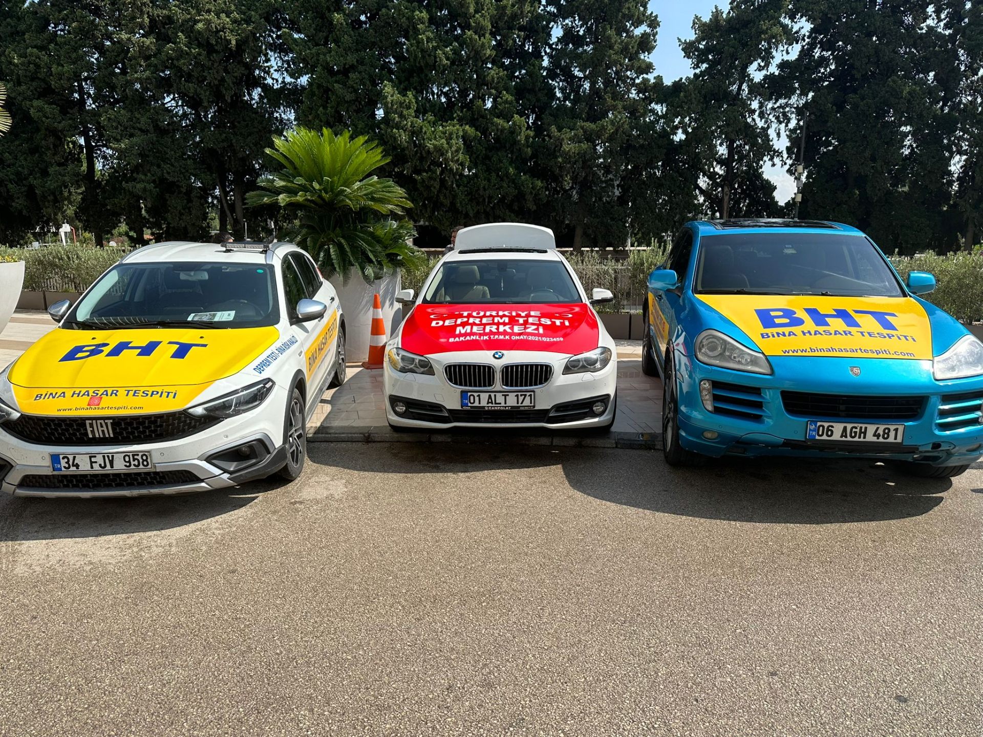 BHT marka filo araçları sıra halinde